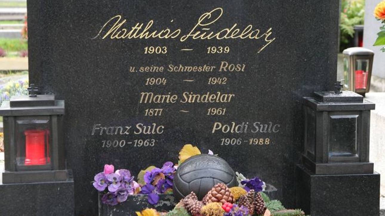 Das Grab von Matthias Sindelar auf dem Wiener Zentralfriedhof