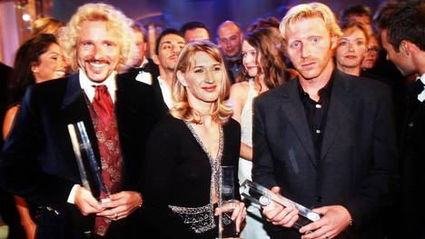 Steffi Graf und Boris Becker (mit Moderator Thomas Gottschalk) wurden nach ihrem Rücktritt mit dem Deutschen Fernsehpreis geehrt