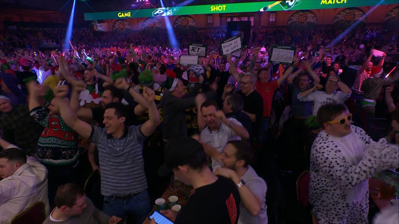 Darts WM 2024: Raymond van Barneveld schlägt Radek Szaganski mit 3:1