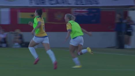 Es ist eine kleine Sensation: Der krasse Außenseiter Carl-Zeiss Jena erkämpft sich in der Frauen-Bundesliga einen Punkt beim FC Bayern. Das führt nach dem Abpfiff zu emotionalen Jubelszenen.