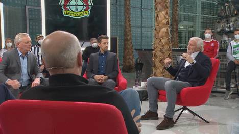 Rudi Völler erklärt im STAHLWERK Doppelpass, weshalb die Meisterschaften des FC Bayern in den 80er- und 90er-Jahren höher zu bewerten sind als heutzutage.