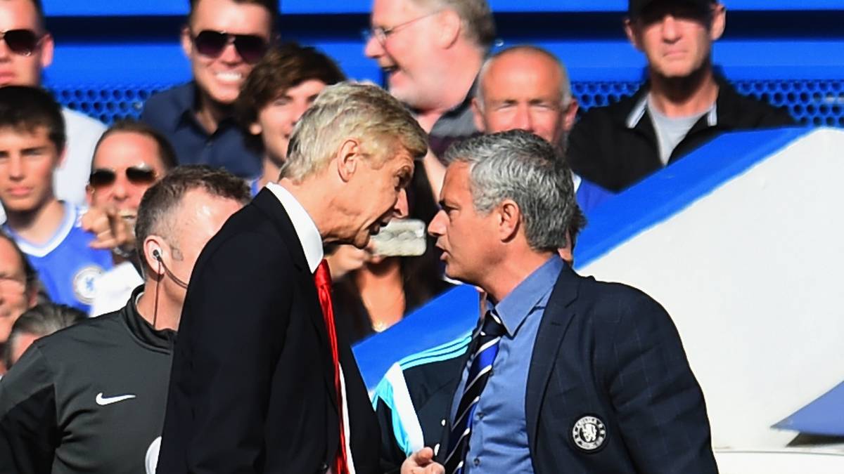 Nahe an der Handgreiflichkeit gelang auch Mourinhos Zwist mit Intimfeind Arsene Wenger beim Duell zwischen Chelsea und Wengers Arsenal im Jahr 2014