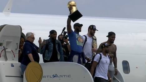 LeBron James trug zur Ankunft in Cleveland ein "Ultimate Warrior"-Shirt