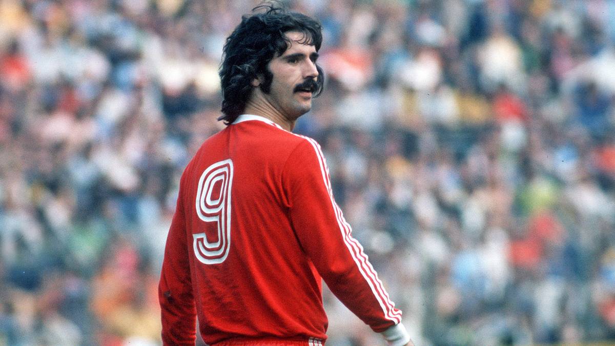PLATZ 1: GERD MÜLLER (1965-1979, FC Bayern), 365 Tore in 427 Spielen