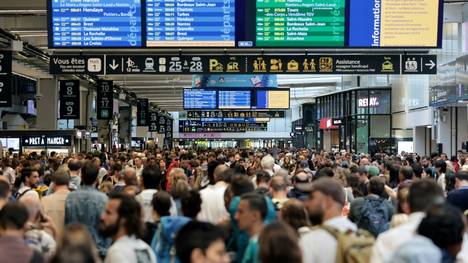 Am Freitag herrschte an vielen Bahnhöfen Chaos