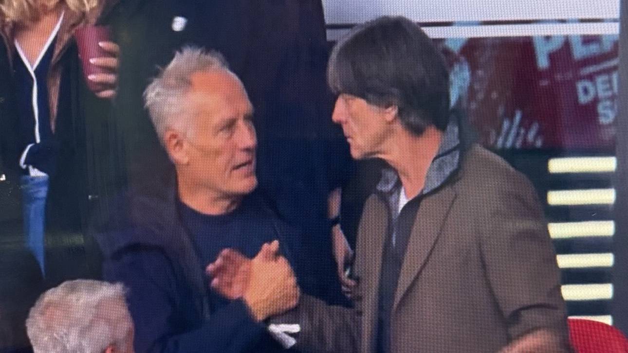 Christian Streich (l.) und Joachim Löw (r.) waren am Sonntag im Europa-Park-Stadion zu Gast