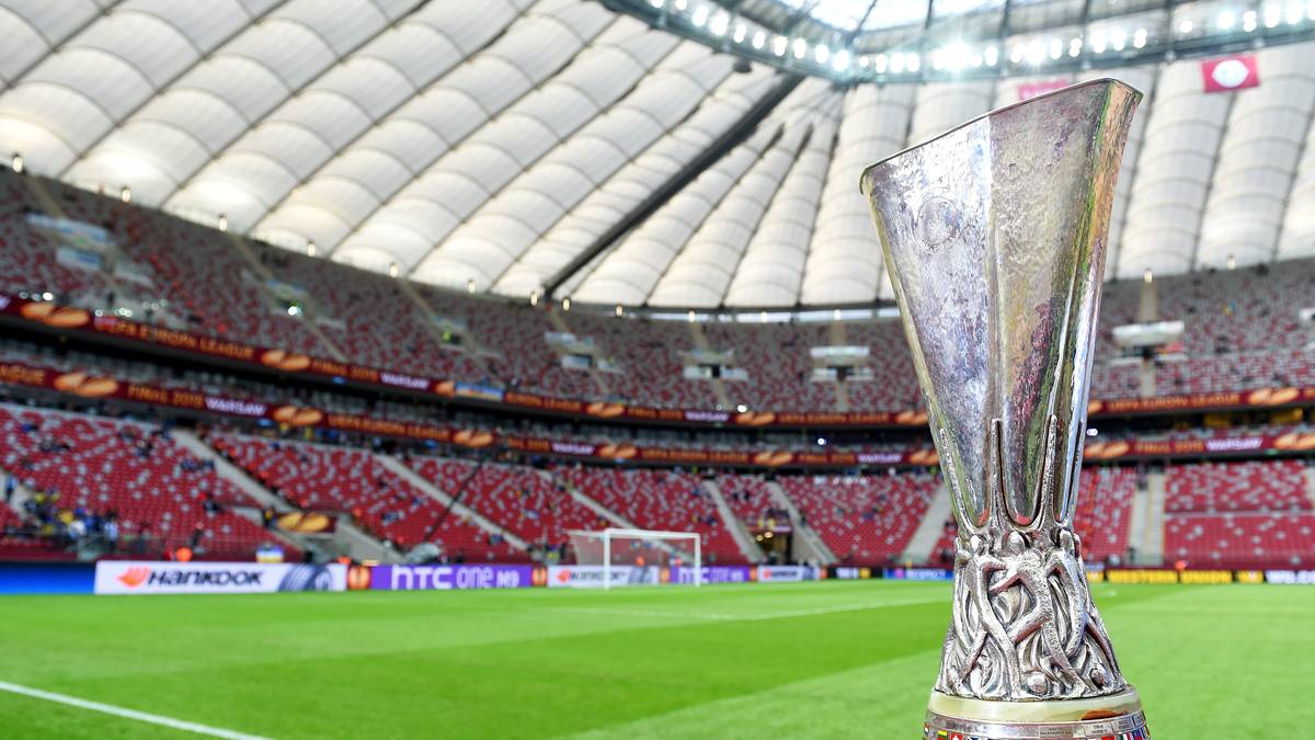 Diese Trophäe ist das Objekt der Begierde: 48 Mannschaften machen sich auf den Weg Richtung Finale der UEFA Europa League in Basel im Mai 2016. 24 überstehen die Gruppenphase, dazu kommen in der K.o.-Phase acht Gruppendritte aus der Champions League. SPORT1 zeigt, wer neben den zukünftigen Absteigern aus der Königsklasse die großen Favoriten auf den Titel sind