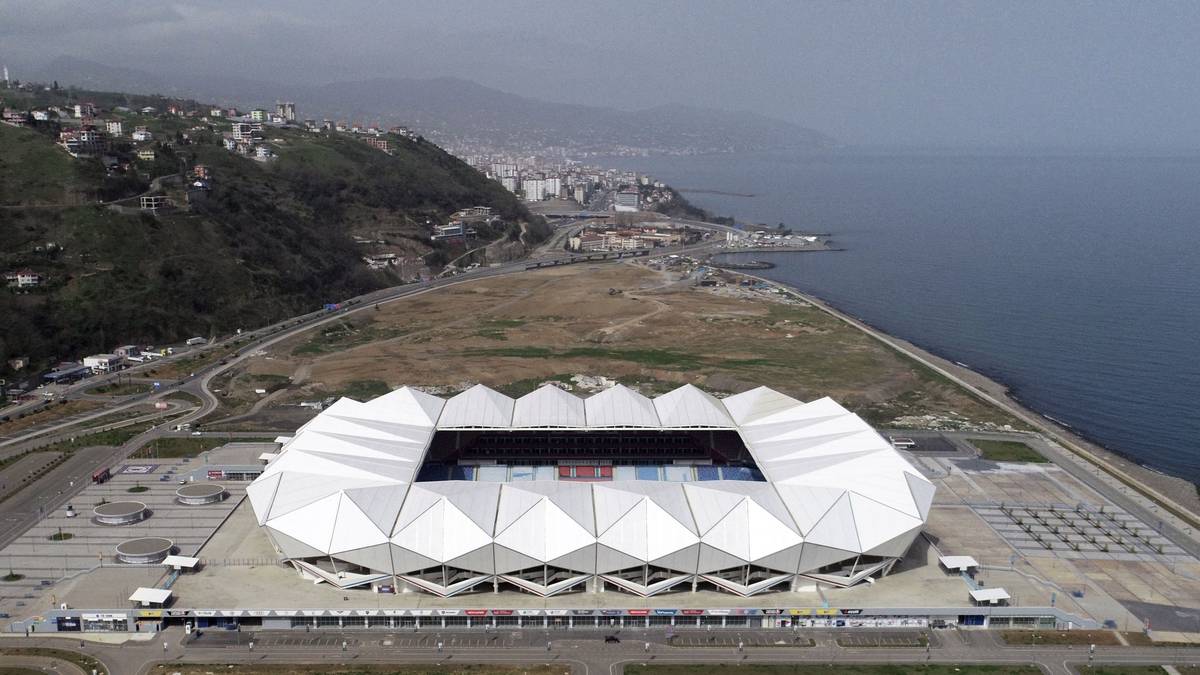 TRABZON - SENOL GÜNES SPORTKOMPLEX: Die Spielstätte des Erstligisten Trabzonspor wurde im Dezember 2016 eröffnet. Das neue Stadion in Trabzon bietet Platz für 40.775 Zuschauer