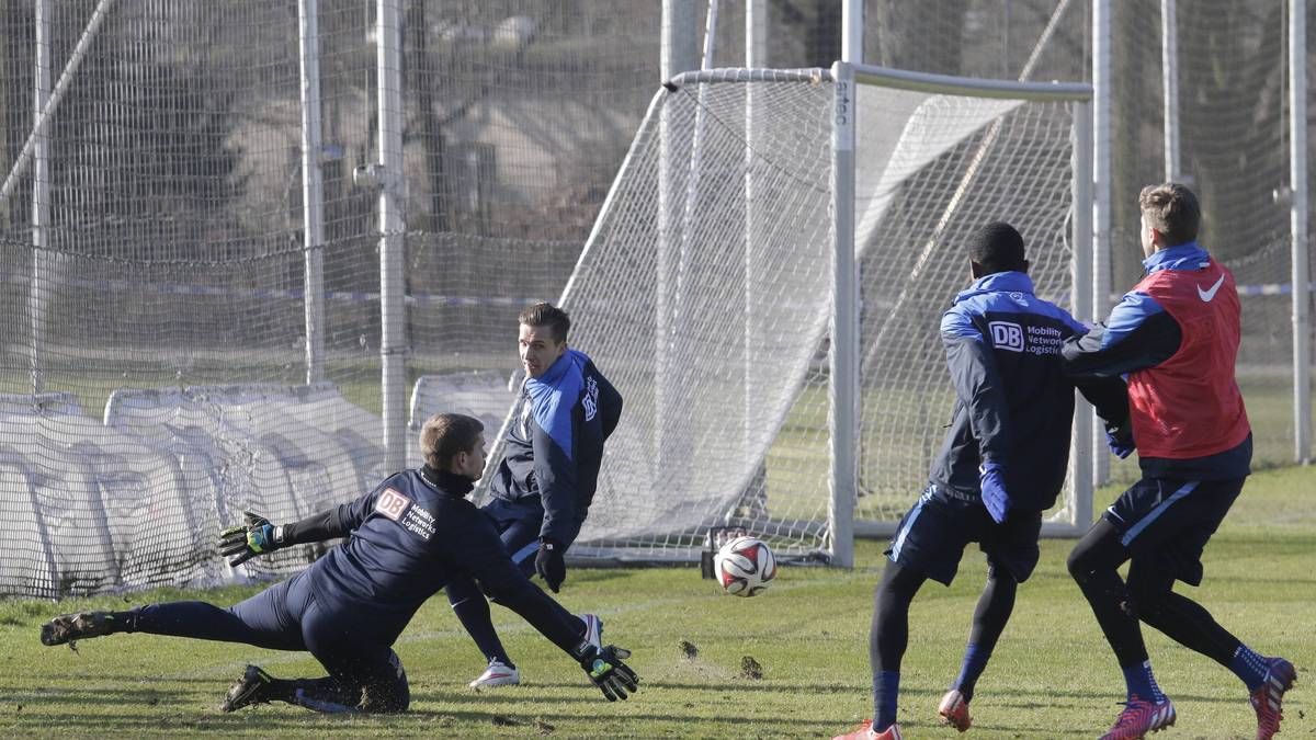 Eine alltägliche Situation im Hertha-Training: Zur Vorbereitung auf das Spiel der Berliner am Sonntag beim Wolfsburg wird auf das halbe Feld gespielt
