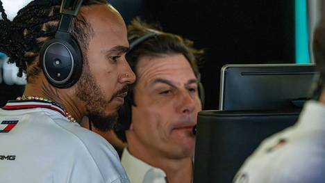 Lewis Hamilton (links) und Toto Wolff