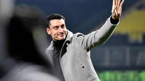 Albert Riera wird neuer Trainer von Eintracht Frankfurt. Das haben die Hessen am Freitagabend bestätigt. Der Spanier wird allerdings erst in der kommenden Woche erwartet.