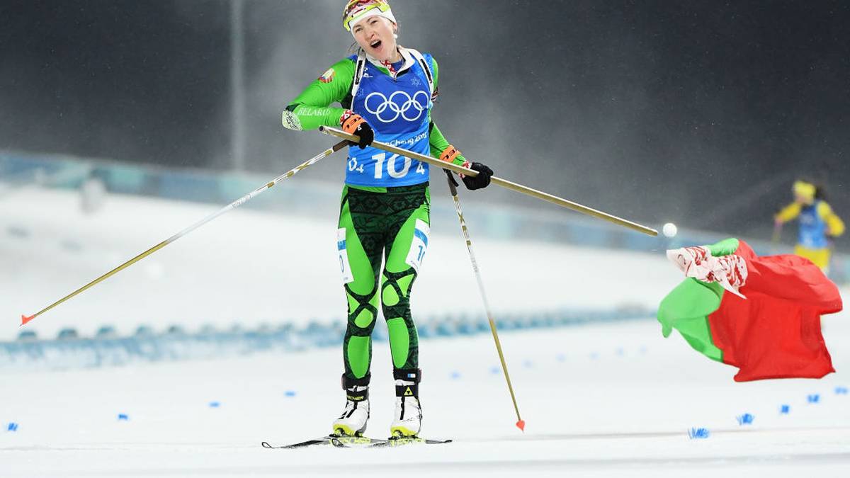 DARJA DOMRATSCHEWA (33/Weißrussland) - BIATHLON - Vier Monate nach der Geburt ihrer Tochter Xenia stürmte sie in Hochfilzen zu WM-Silber in der Verfolgung hinter Laura Dahlmeier. Danach noch einige Weltcupsiege und Olympiasilber 2018 in der Verfolgung und Gold mit der Staffel. Karriereende 2018