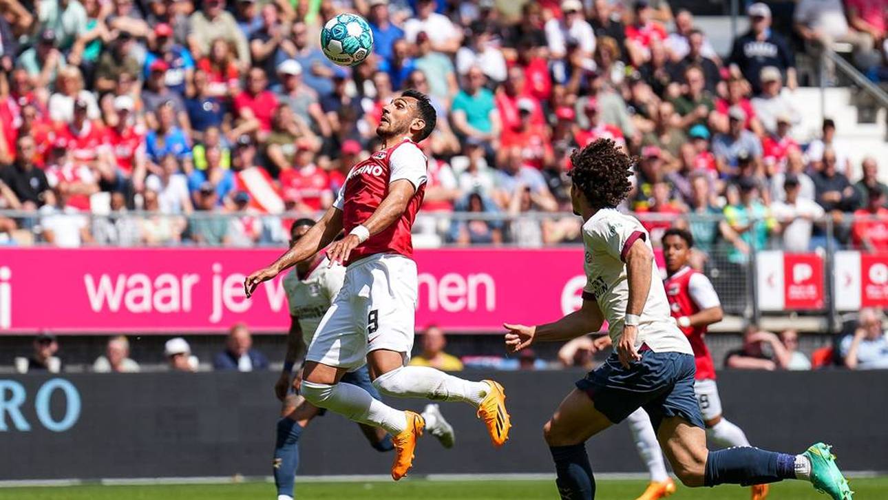 Vangelis Pavlidis (l.) sorgt bei AZ Alkmaar für Furore
