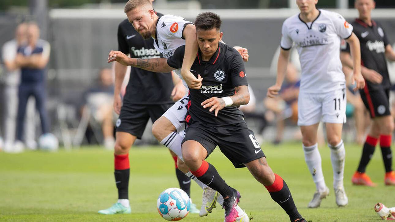 Schalke bedient sich in Frankfurt