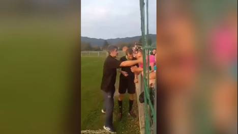 In einer serbischen Amateurliga sorgt ein unkonventioneller Videoschiedsrichter-Einsatz für Aufsehen.