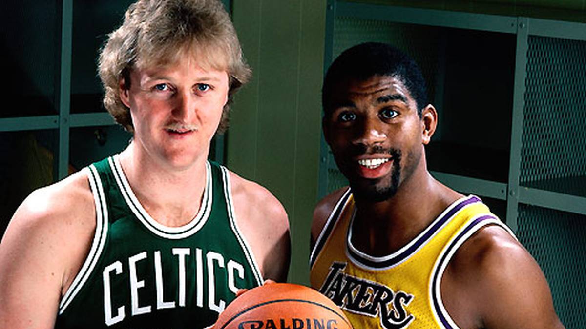 Der Titel des Rookie des Jahres ging zwar an seinen Rivalen Larry Bird (l.), aber dafür erreichten die Lakers die NBA-Finals