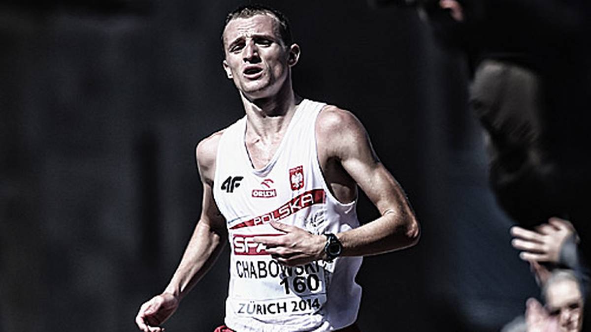 Zunächst bestimmt aber Marcin Chabowski das Geschehen. Der Pole setzt sich früh vom Feld ab. Pünktlich zum Ende der WM ist auch die Sonne draußen