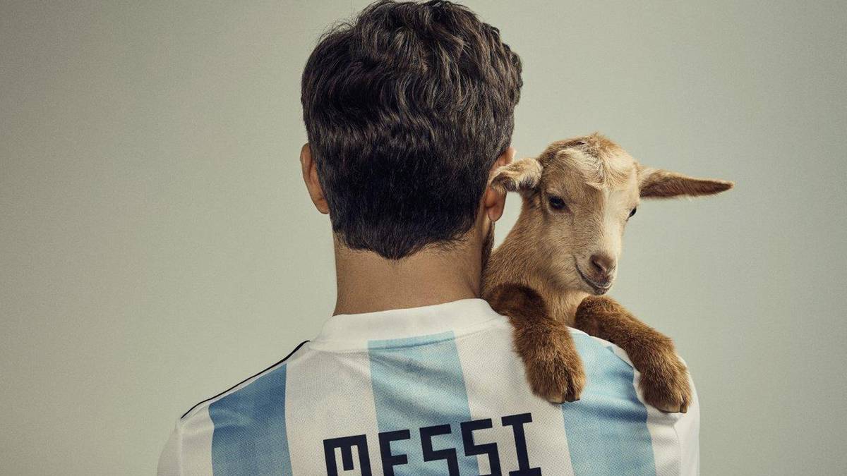 Lionel Messi mit Ziege