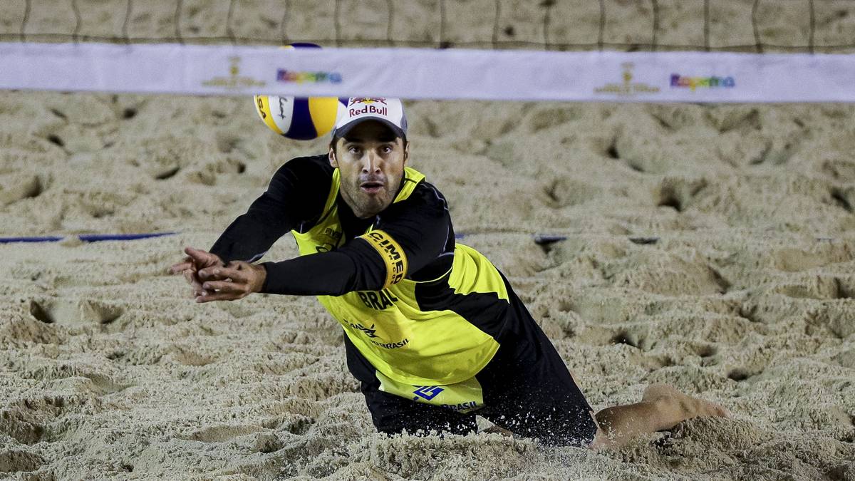 Bei entsprechenden Witterungsbedingungen ist die kurze Kleidung selbstverständlich nicht verpflichtend. Um sich vor Nässe oder Kälte zu schützen, dürfen die Sportler auch lange Oberteile und Hosen tragen