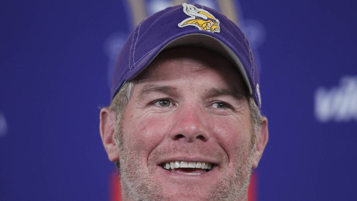 BRETT FAVRE: Wenn jemand in 297 aufeinander folgenden Spielen in über 19 NFL-Saisons von Anfang an spielt, ist es logisch, dass er auch mit schlechten Umständen zurechtkommt. Favre behielt seinen beispiellosen "Starterrekord" trotz Knochenbrüchen, geprellten Schultern und Gehirnerschütterungen