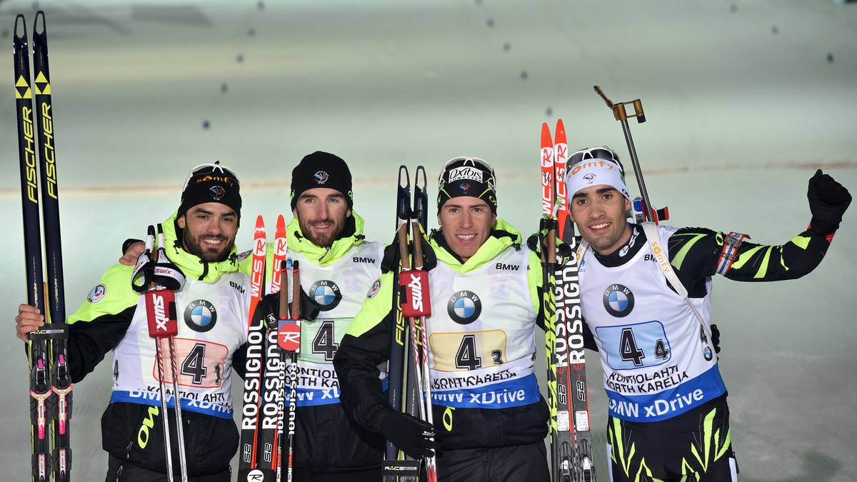 Bei den Franzosen Simon Fourcade, Jean Guillaume Beatrix, Quentin Fillon Maillet und Martin Fourcade herrscht nach der Bronze-Medaille in der Männer-Staffel eindeutig Freude.