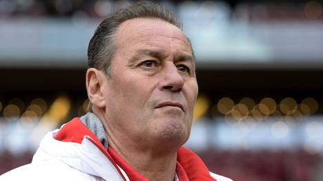 Huub Stevens steht mit dem VfB Stuttgart aktuell auf dem letzten Tabellenplatz