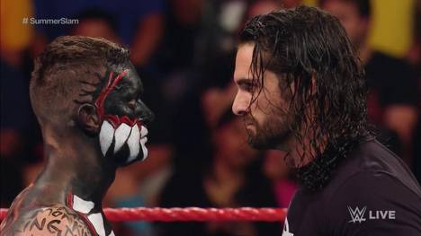 Finn Balor (l.) trifft beim WWE SummerSlam auf Seth Rollins