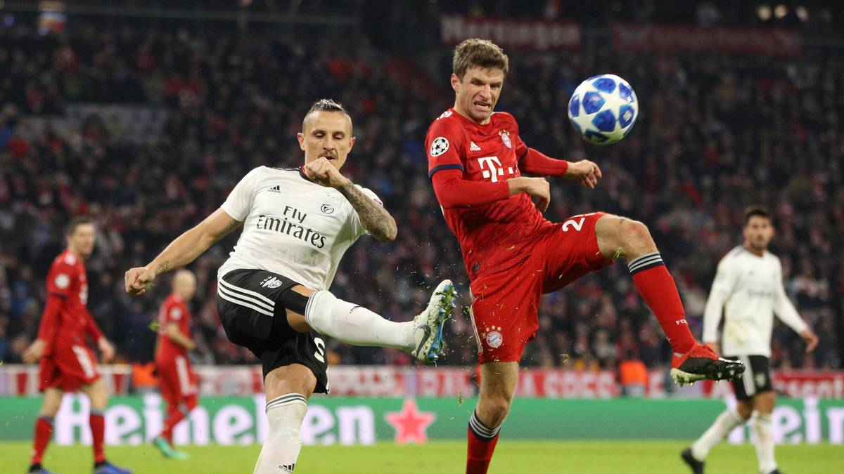 THOMAS MÜLLER (ab 81.): Der Ur-Bayer bereitete das 2:0 von Robben vor und hatte einen gefährlichen Kopfball nach einer Robben-Flanke (36.), ansonsten tat er sich in Halbzeit eins auf der Spielmacher-Position ab und an schwer, hatte auch viele Ballverluste. Gab aber nie auf und versprühte Ehrgeiz. Mehr Spielwitz dann im letzten Drittel der Partie. SPORT1-Note: 3