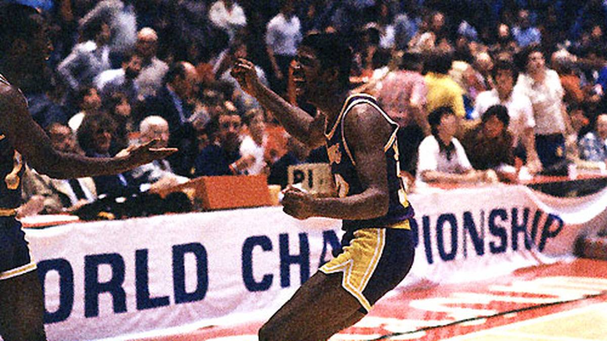 "Magic" holte sich den Titel in sechs Spielen gegen die Philadelphia 76ers und wurde auch Finals-MVP. Vor allem seine Leistung im letzten Spiel, als er aufgrund des Ausfalls von Superstar Kareem Abdul-Jabbar als Center (!) 42 Punkte, 15 Rebounds und 7 Assists sammelte, gilt bis heute als eine der besten Playoff-Vorstellungen aller Zeiten