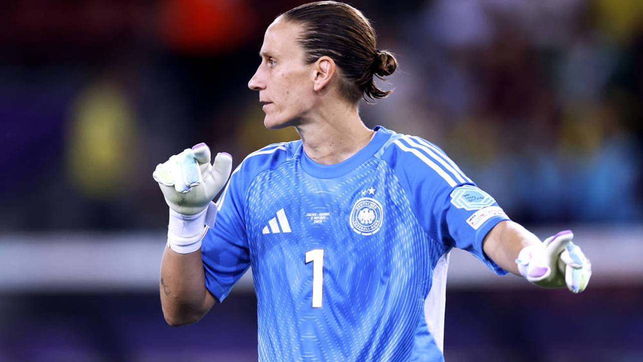 DFB-Keeperin schirmt sich ab