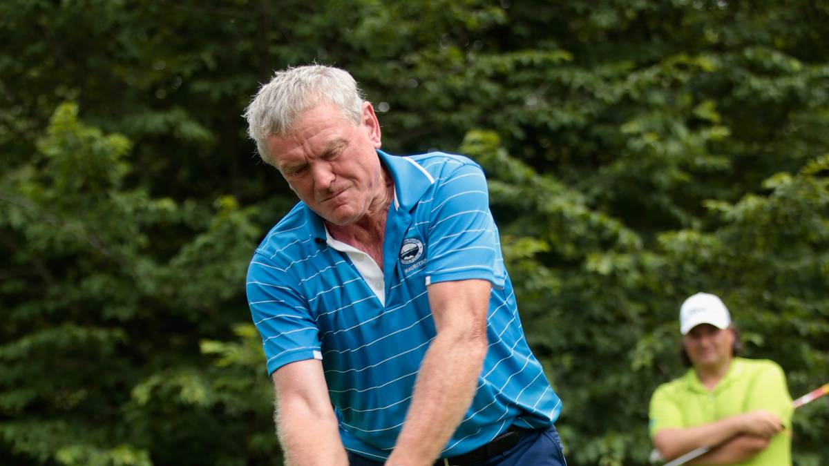 Mit Fußball war danach Schluss. "Jo mei", sagt der Ur-Bayer, der in Metten/Niederbayern geboren wurde, "ich hatte in meiner Karriere auch sehr viel Glück". Also machte er das Beste daraus und verlagerte seine sportlichen Aktivitäten auf den Golfplatz