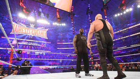 Shaquille O'Neal (l.) soll bei WrestleMania 33 auf The Big Show treffen