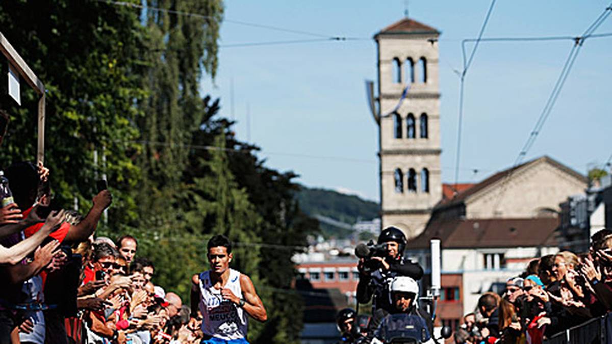 Vor einer traumhaften Kulisse übernimmt jedoch dann der Italiner Daniele Meucci das Kommando