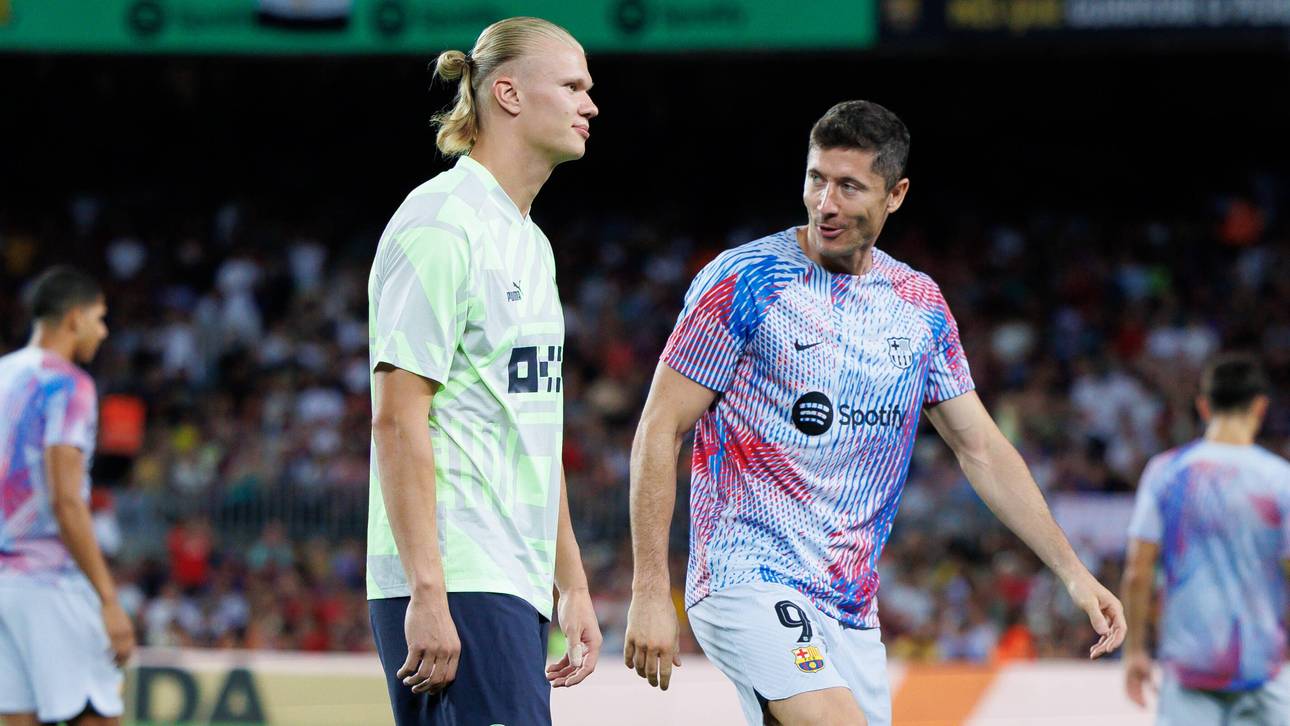 Erling Haaland und Robert Lewandowski unterhielten sich vor dem Spiel auf dem Rasen