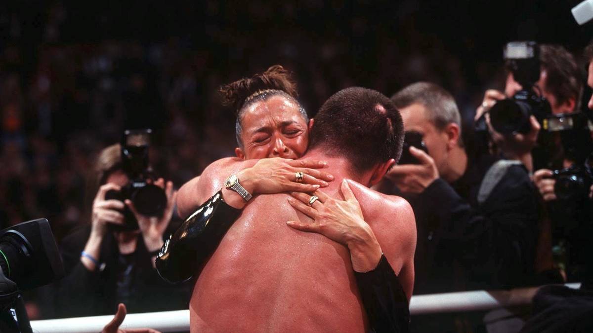 Der Deutsche gewinnt den folgenden Rechtsstreit. Am Ende einigen sich beide Parteien und Rocchigiani geht auf ein Vergleichsangebot der WBC ein, wodurch der Konkurs des Verbandes abgewendet werden kann