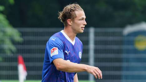 Für Jann-Fiete Arp droht die einst so hoffnungsvoll gestartete Karriere im Sand von Holstein Kiel zu verlaufen. Doch der 23-Jährige hat viel gelernt in den letzten Jahren und geht hart mit sich selbst ins Gericht.