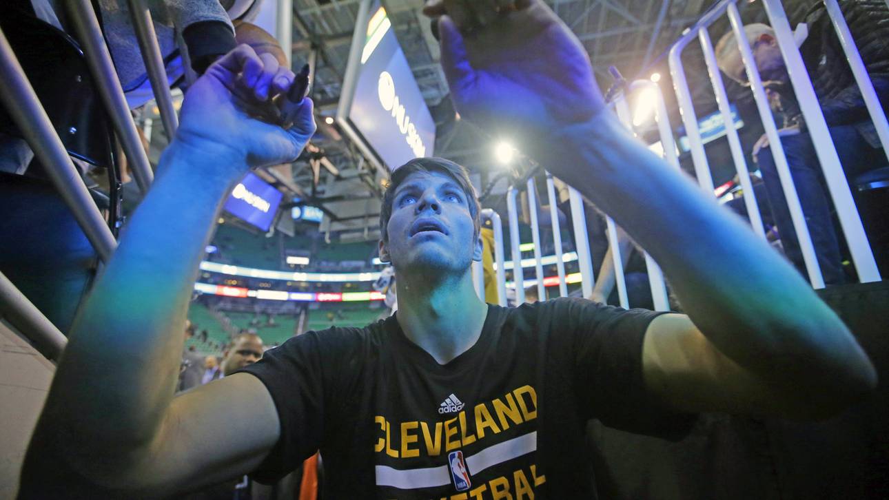 Top-Transfer floppt an LeBrons Seite