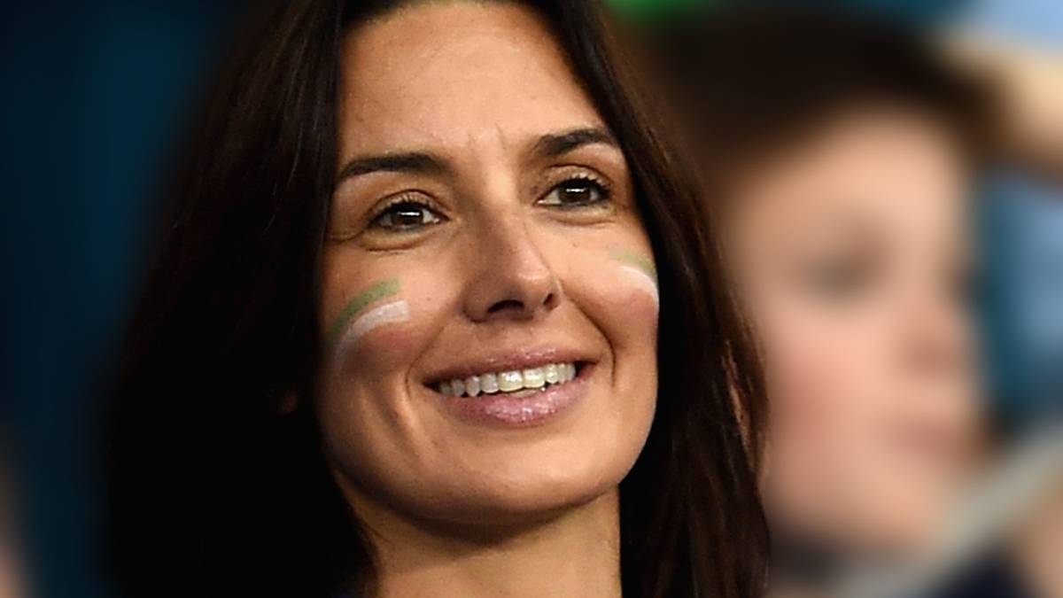 Elisabetta Conte ist die Frau des italienischen Vulkans an der Seitenlinie. Gemeint ist natürlich Trainer Antonio Conte