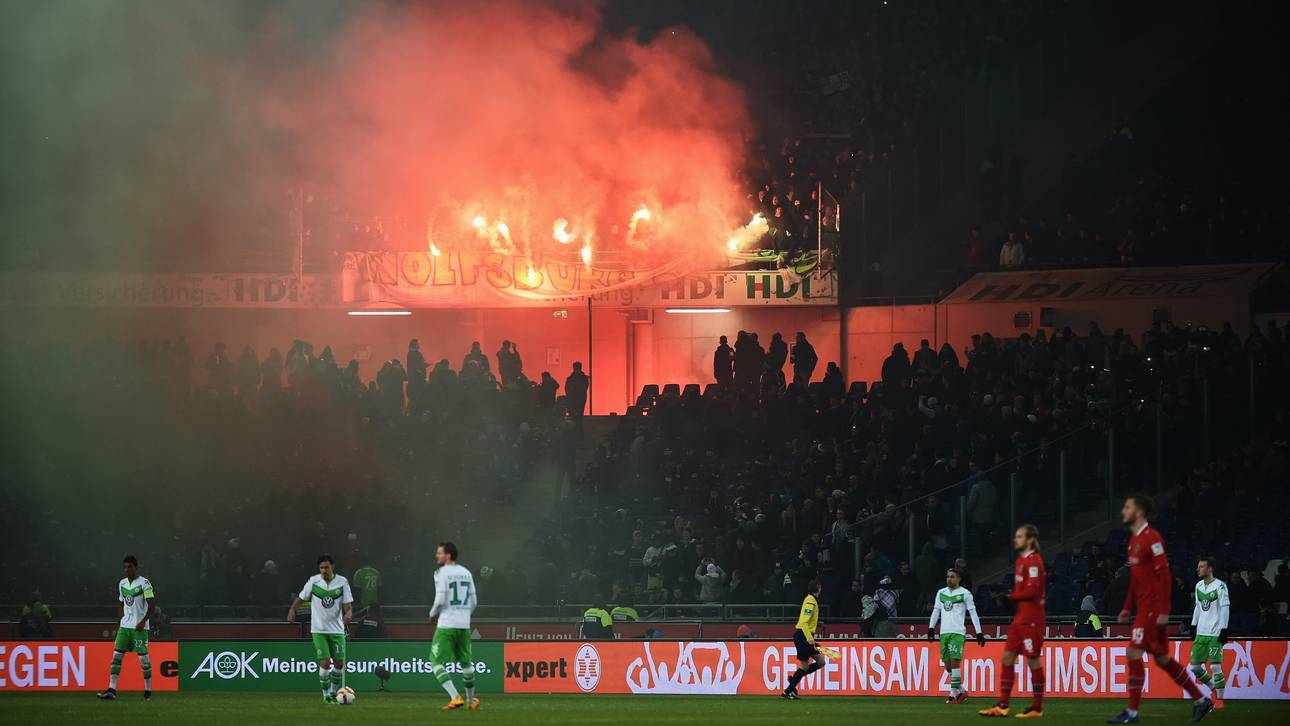 Wölfe greifen nach Pyro-Angriff durch