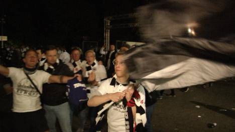 Unschöne Szenen nach dem Finaleinzug der Eintracht. Nach dem Spiel kam es zu zahlreichen Ausschreitungen in der Frankfurter Innenstadt.