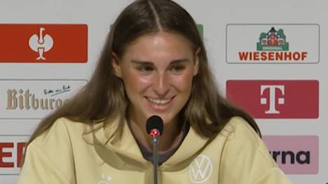 Ist Jule Brand "verpeilt"? Die Nationalspielerin reagiert auf eine kuriose Frage - in ihrer eigenen Art.