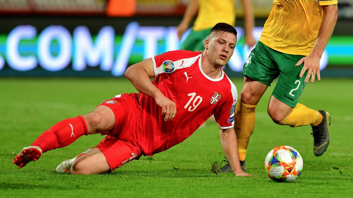 LUKA JOVIC (Serbien, 60 Millionen Euro) - Anfang der Woche präsentierte Real Madrid seinen 60-Millionen-Euro-Einkauf. Der Ex-Frankfurter ist zusammen mit Chiesa der wertvollste Spieler des Turniers und zählt im Kader der Serben schon zu den erfahreneren