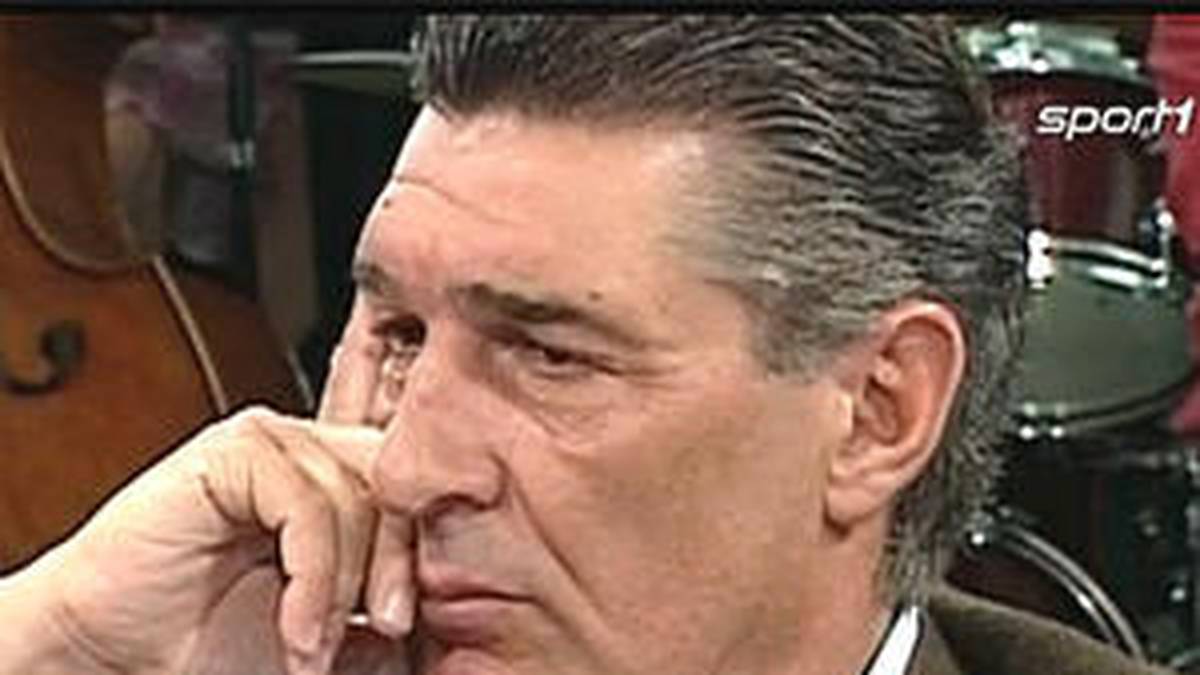 Rudi Assauer (damaliger Manager von Schalke 04) auf die Frage, ob er eine Schalker Meisterschaft noch als Alterspräsident miterleben würde: "Herr Wontorra, ich weiß nicht, ob sie heute Morgen schon in den Spiegel geguckt haben. [?] Erstens sind Sie 20 Jahre jünger als ich und sehen 40 Jahre älter aus als ich. Und in der Tat werde ich es noch erleben, dass Schalke 04 in den nächsten Jahren Meister wird. Die Frage sei erlaubt, ob Sie dann noch auf dem Stuhl hier sitzen."