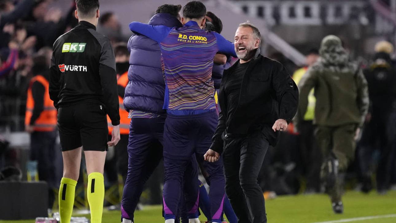 Hansi Flick bejubelt das späte 3:1 der Katalanen