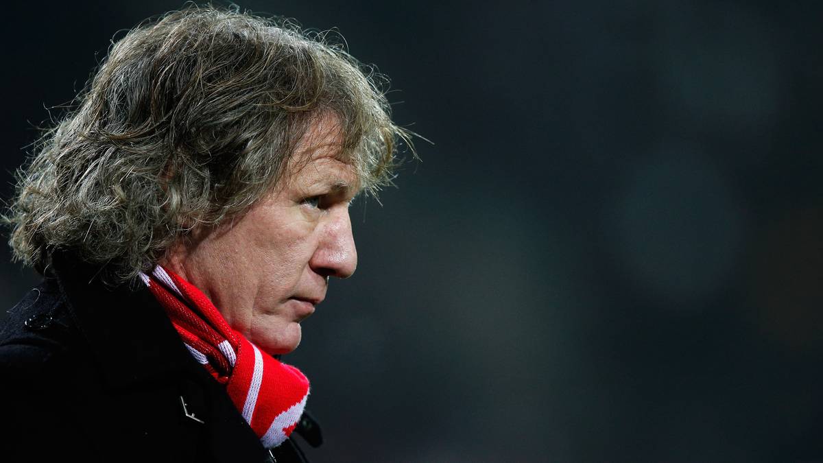 Es folgte ein erfolgreicheres Engagement beim VfL Bochum in der 2. Liga und zuletzt eine Anstellung bei Twente Enschede, wo er bis zu seiner Entlassung im März 2018 als Sportlicher Leiter und Trainer fungierte