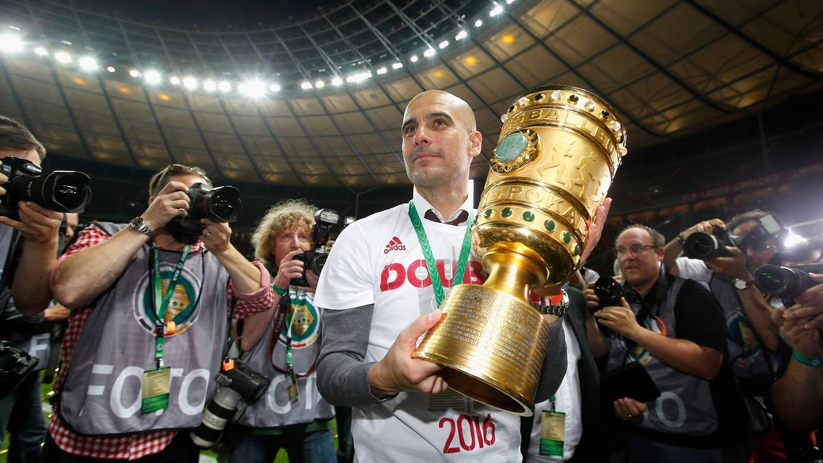 Zwar pariert Roman Bürki gegen Joshua Kimmich, Douglas Costa aber erlöst die Bayern und schießt die Borussia ins Tal der Tränen. In seinem letzten Spiel als Trainer des FC Bayern darf Pep Guardiola den DFB-Pokal noch einmal entgegennehmen.