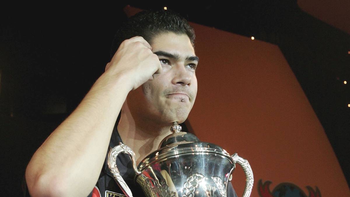 Klaasen, der seinem großen Vorbild van Barneveld ein Jahr später in den Konkurrenz-Verband folgt, wird der jüngste Weltmeister der Geschichte. In der PDC kann er an diesen Mega-Erfolg aber bislang nicht anknüpfen - ein WM-Halbfinale 2016 steht zu Buche