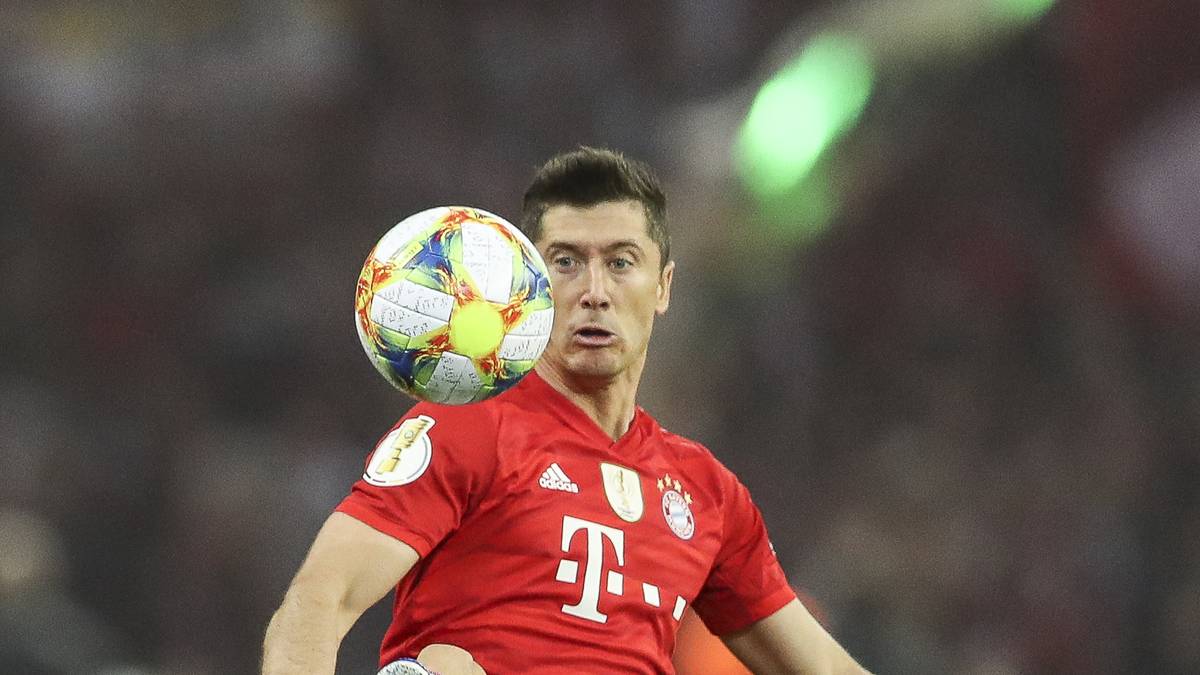 ... in der Champions League war nur Lionel Messi (12 Tore) treffsicherer als der Pole (8) und im DFB-Pokal-Finale gegen RB Lepzig machte er mit zwei Toren beim 3:0-Sieg den Unterschied. Für den Ballon d'Or wird das aber dennoch nicht reichen