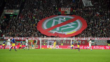 Der FC Augsburg wurde wegen unsportlichen Verhaltens seiner Fans zu einer Geldstrafe verurteilt