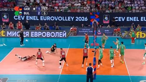 Deutschland liegt im EM-Achtelfinale gegen Gastgeber Bulgarien bereits mit 0:2 nach Sätzen zurück. Doch das DVV-Team kämpft sich zurück.